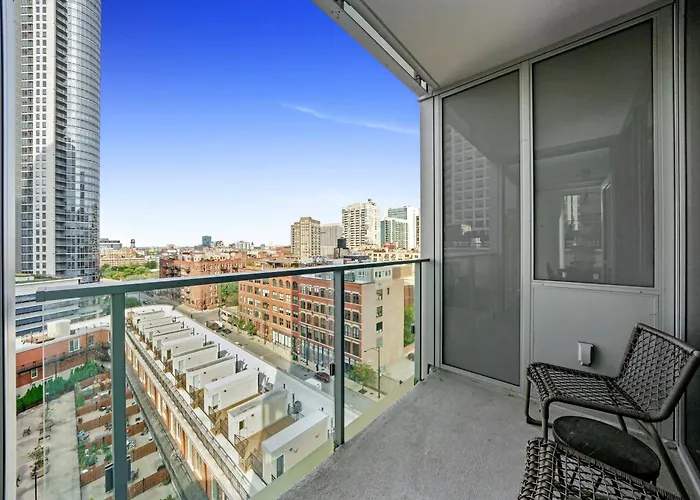 Hotel Level River North